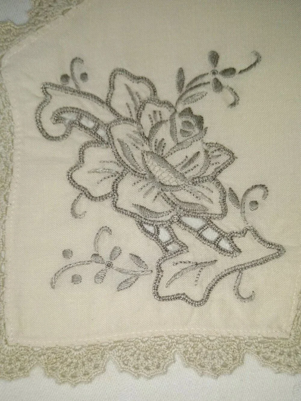 Vintage Floral Embroidered Doily Basket Liner ECRU Tone on Tone 16 x 16 87 CL